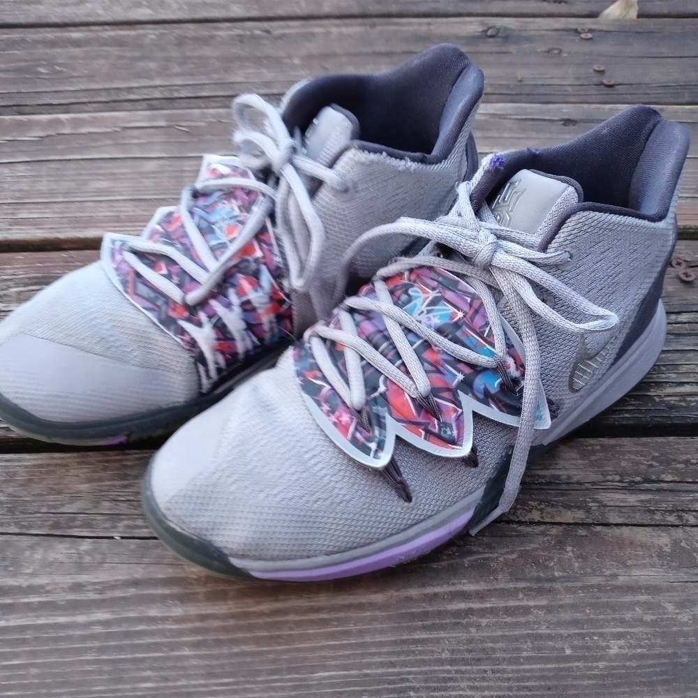 NIKE Kyrie 5 Graffiti Atmosphere Wo's Sz 8 Youth sz 6 .Grey AQ2456 001.. Sock pr